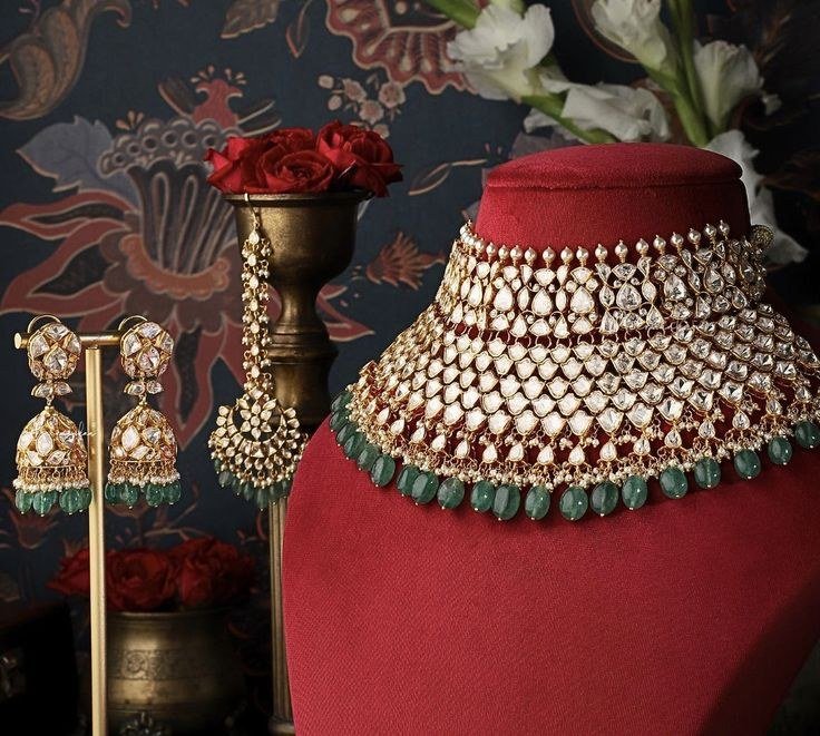 Polki choker on a crimson bust